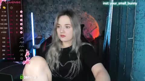 Snapshot of your_small_bunny chatting on September 23, 4:10 am Molly online show from September 23, 4:10 am