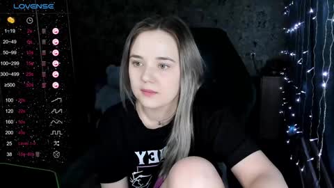 Snapshot of your_small_bunny chatting on December 4, 1:20 pm Molly online show from December 4, 1:20 pm