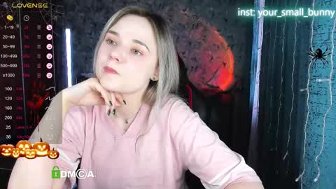 Snapshot of your_small_bunny chatting on October 28, 3:12 am Molly online show from October 28, 3:12 am