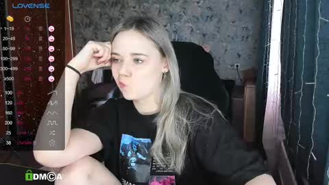 Snapshot of your_small_bunny chatting on February 26, 4:41 am Molly online show from February 26, 4:41 am