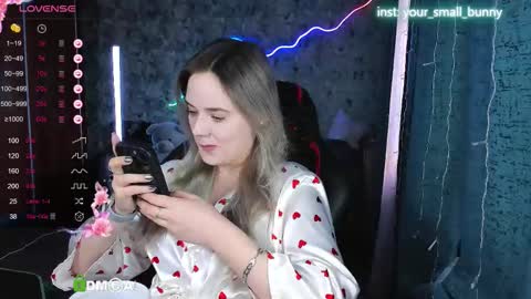 Snapshot of your_small_bunny chatting on October 11, 3:00 am Molly online show from October 11, 3:00 am