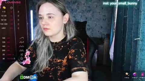 Snapshot of your_small_bunny chatting on September 22, 4:00 am Molly online show from September 22, 4:00 am