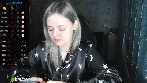 Snapshot of your_small_bunny chatting on February 19, 2:01 am Molly online show from February 19, 2:01 am