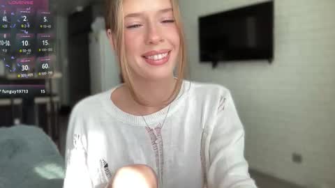 Mia  online show from September 26, 10:57 am