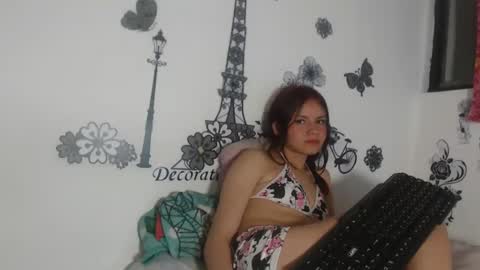 Snapshot of your_sweet_dirty_karen chatting on December 28, 10:44 pm KAREN online show from December 28, 10:44 pm