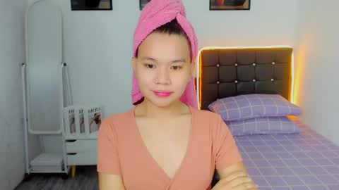 yourcuteprincess_ online show from June 4, 12:53 pm