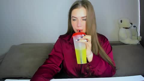yourgem__ online show from June 1, 3:08 am