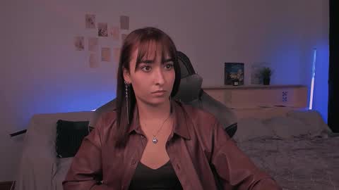 Snapshot of yourjullymoon chatting on October 16, 7:27 pm Jully online show from October 16, 7:27 pm