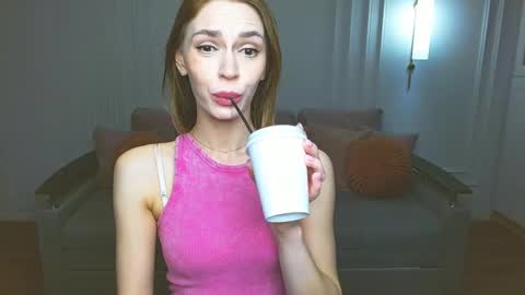 Snapshot of yourladysunshine chatting on February 9, 11:47 am Ksyusha online show from February 9, 11:47 am