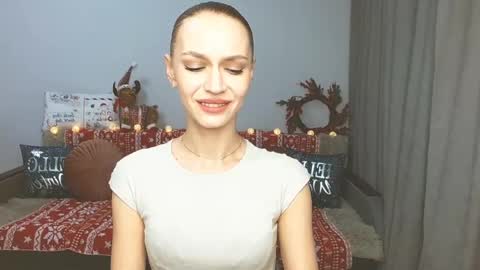 Snapshot of yourladysunshine chatting on December 7, 7:49 am Ksyusha online show from December 7, 7:49 am
