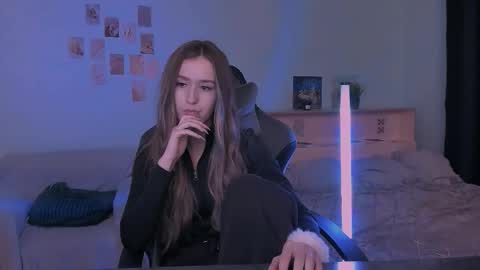 Eva online show from November 8, 8:14 pm