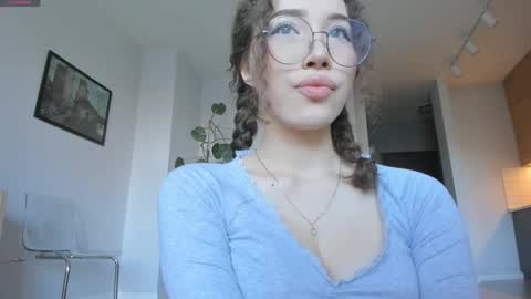 youre meyy online show from December 14, 9:04 am