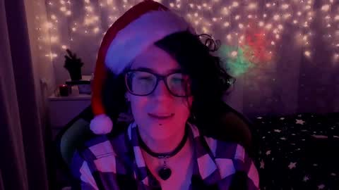 Snapshot of yourscosmic chatting on December 31, 3:12 am Yours Cosmic online show from December 31, 3:12 am