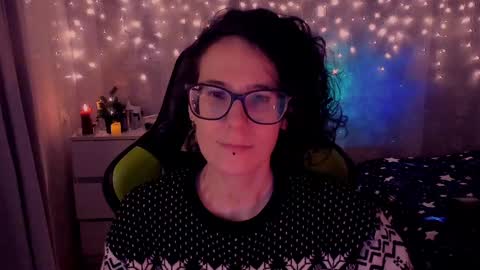 Snapshot of yourscosmic chatting on December 23, 10:12 pm Yours Cosmic online show from December 23, 10:12 pm