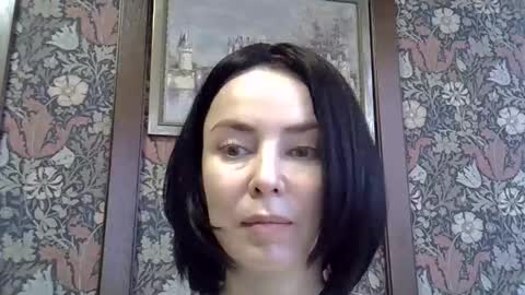 yoursofia_ online show from November 18, 11:33 am