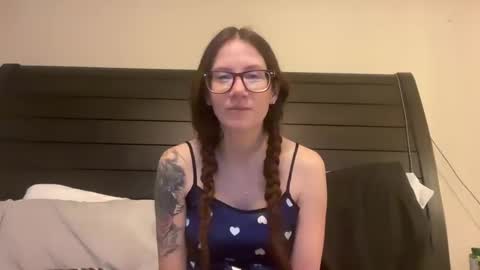 yourstrulylivy online show from December 31, 1:52 pm