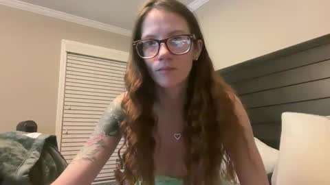 yourstrulylivy online show from February 21, 12:28 pm