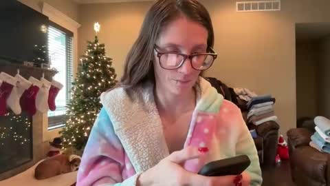 yourstrulylivy online show from December 18, 4:28 pm