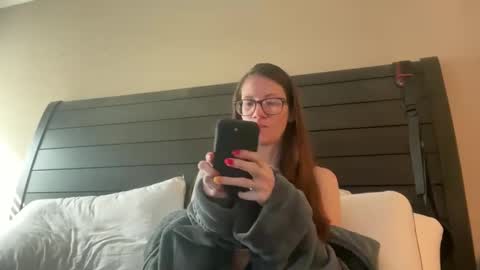 yourstrulylivy online show from February 19, 4:33 pm