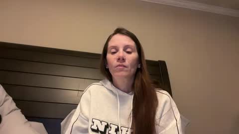 yourstrulylivy online show from December 27, 3:20 am