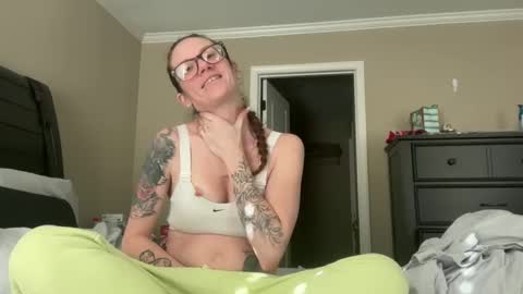 yourstrulylivy online show from January 14, 8:15 pm