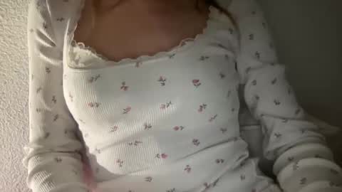 yoursweetkitty00 online show from January 10, 12:37 am