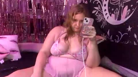 Snapshot of yourthickgingergoddess chatting on September 12, 4:02 am yourthickgingergoddess online show from September 12, 4:02 am