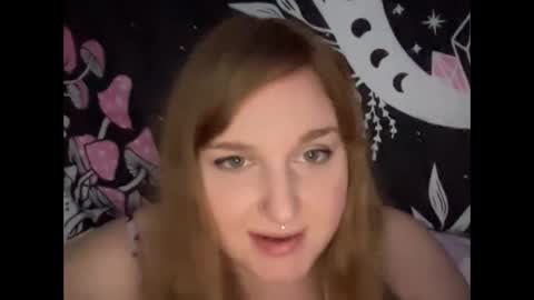 Snapshot of yourthickgingergoddess chatting on February 4, 12:40 am yourthickgingergoddess online show from February 4, 12:40 am