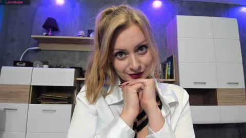 YourVenus00 -Follow my OF online show from December 2, 9:26 pm