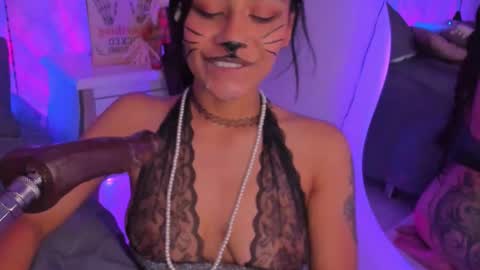 Snapshot of yourwishisme_val chatting on November 1, 4:49 am Val online show from November 1, 4:49 am