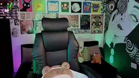    rawr   Anne Independent model      online show from September 18, 12:31 am