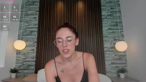 yulievans online show from October 14, 7:38 pm