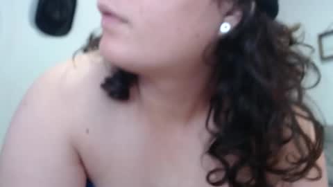 Snapshot of yumandsay chatting on October 14, 3:42 am Snowflake online show from October 14, 3:42 am