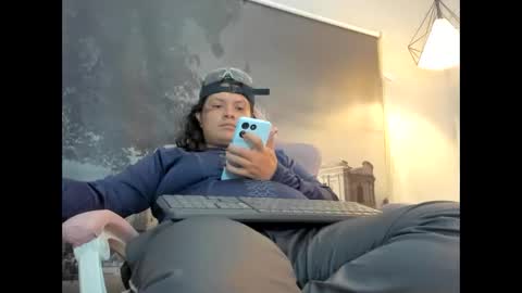 Snapshot of yumandsay chatting on October 7, 2:27 am Snowflake online show from October 7, 2:27 am