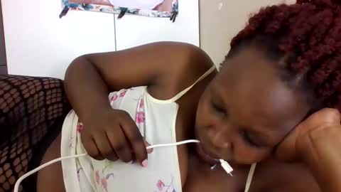 Snapshot of yummytitiess chatting on September 17, 10:52 pm yummytitiess online show from September 17, 10:52 pm