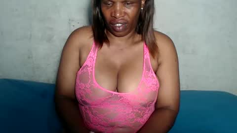 yummytittsxx online show from December 20, 8:23 pm