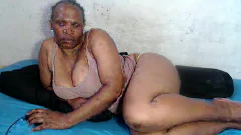yummytittsxx online show from January 16, 12:09 pm