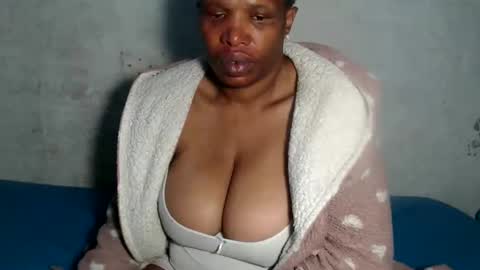 yummytittsxx online show from January 14, 4:15 am