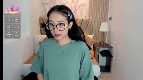 Snapshot of yuna__min chatting on October 8, 10:30 am Yuna  online show from October 8, 10:30 am