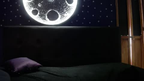 YUYIS online show from December 17, 11:47 am