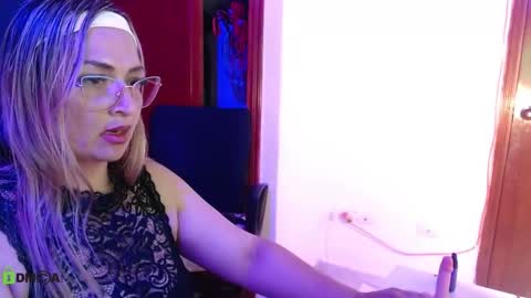 yvanna__smith online show from February 14, 5:42 am