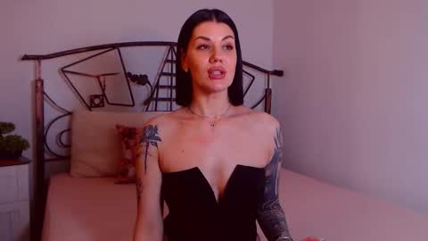 I V Y   online show from January 31, 11:47 pm