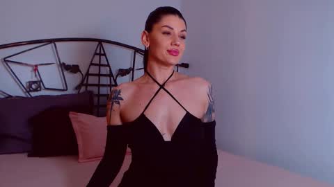 I V Y   online show from October 31, 10:36 pm