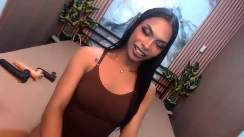 yvonnellvs online show from February 26, 9:25 pm