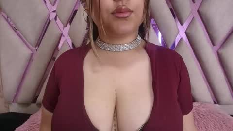 Snapshot of zafiro_claire chatting on September 27, 7:10 pm Claire  online show from September 27, 7:10 pm