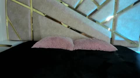 Snapshot of zafiro_claire chatting on October 13, 11:18 pm Claire  online show from October 13, 11:18 pm