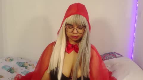 zafiro_evans online show from October 31, 2:32 pm