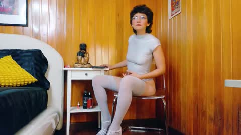 Snapshot of zafiro_gem_ chatting on October 20, 9:18 pm Karina  online show from October 20, 9:18 pm