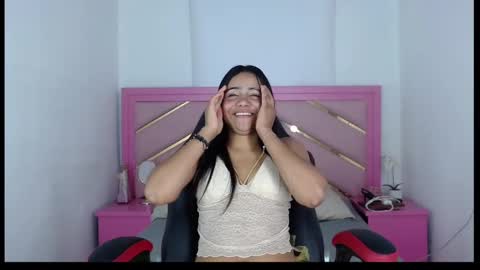 Snapshot of zaira_angel chatting on February 6, 4:21 am Zaira Angel online show from February 6, 4:21 am
