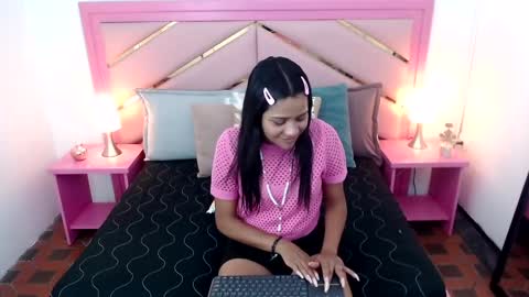 Snapshot of zaira_angel chatting on February 28, 7:56 pm Zaira Angel online show from February 28, 7:56 pm